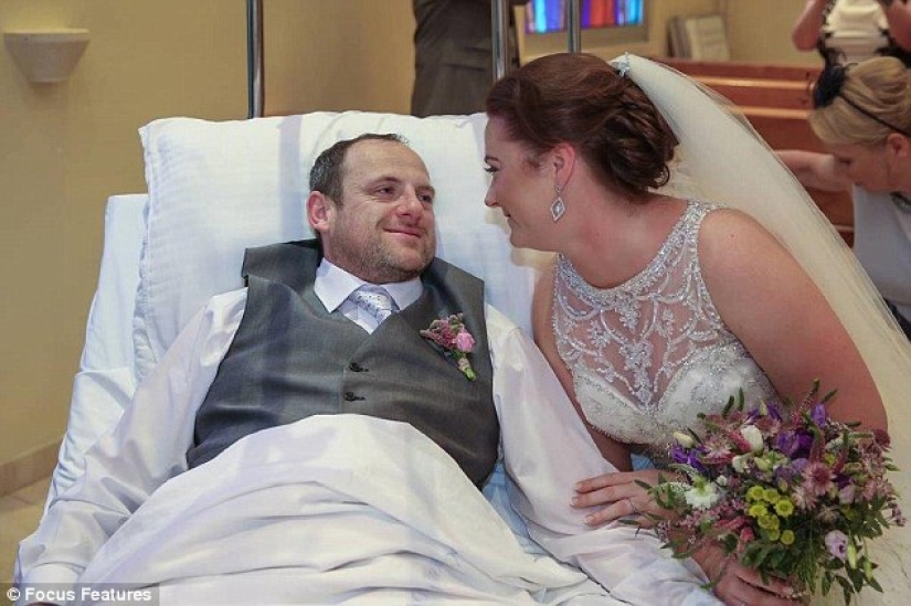 When the groom broke his leg, the newlyweds canceled the $50,000 ceremony and got married in the hospital