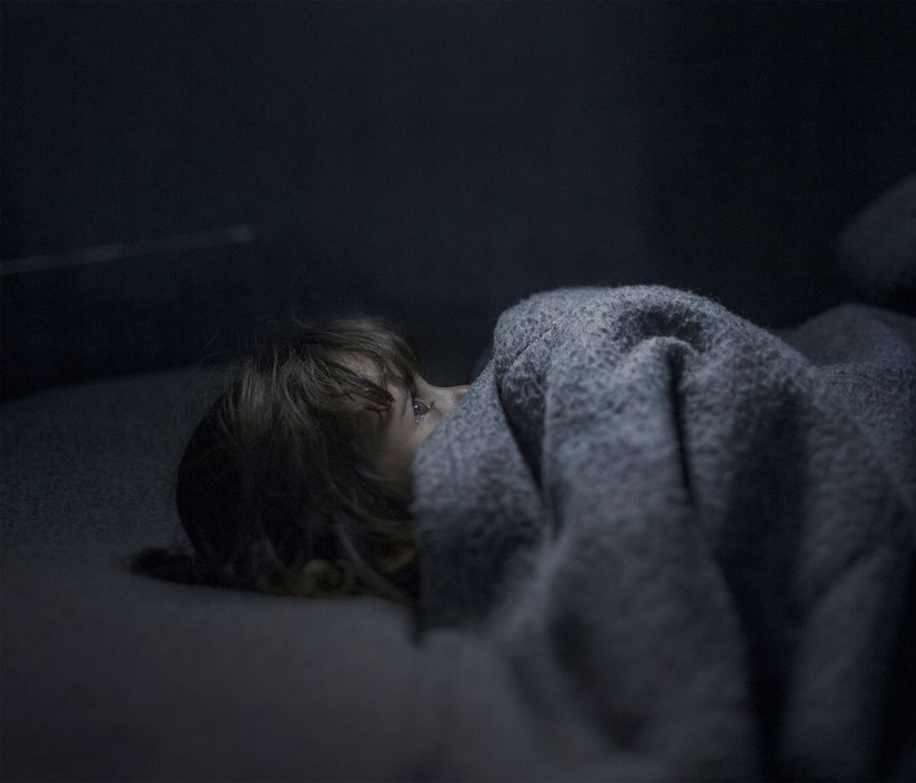 Where and how do refugee children sleep?