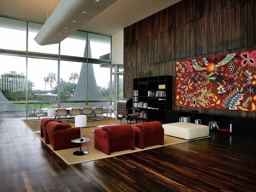 Which houses do world leaders live in