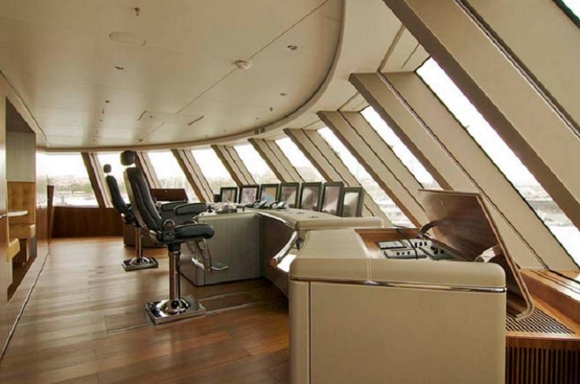 Whims of Russian oligarchs - Melnichenko&#39;s yacht