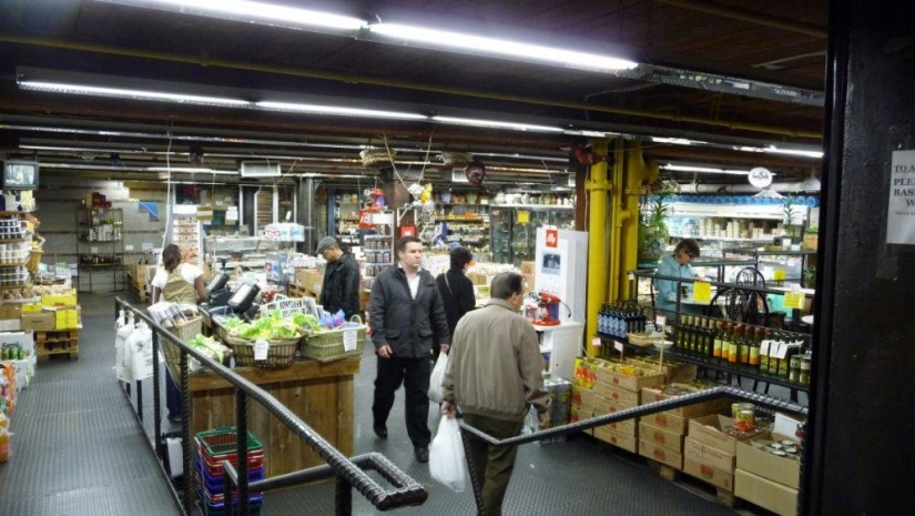 Who does not work, he eats