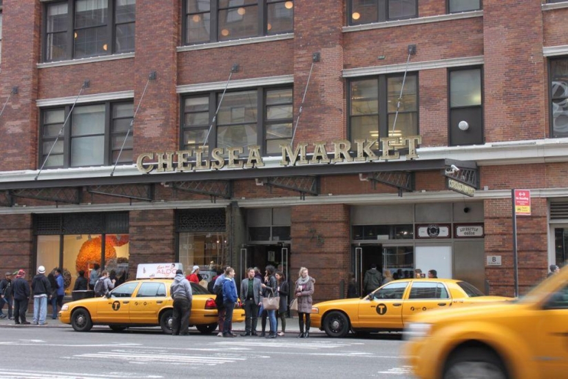 Who does not work, he eats