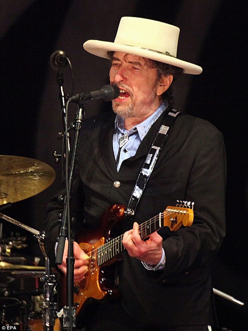 Who is Bob Dylan and why was he given the Nobel Prize