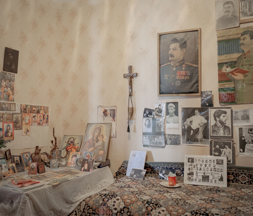 Who supports Stalin in his native Georgia in 2017