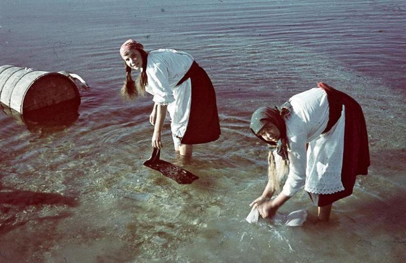 Without the image of the enemy: Photo by a Hungarian war correspondent