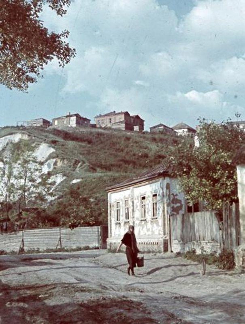 Without the image of the enemy: Photo by a Hungarian war correspondent