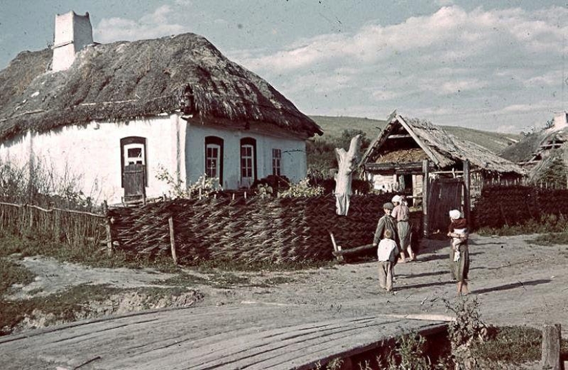 Without the image of the enemy: Photo by a Hungarian war correspondent