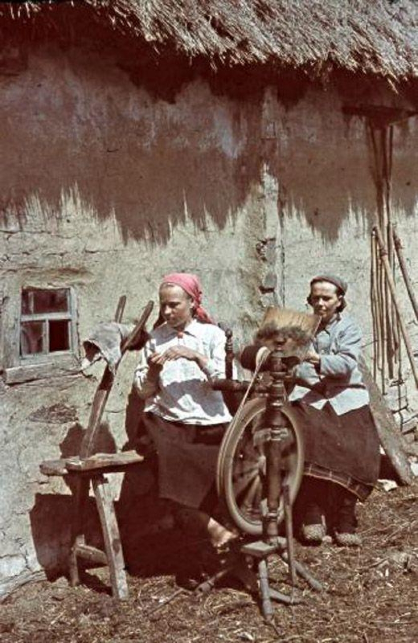 Without the image of the enemy: Photo by a Hungarian war correspondent