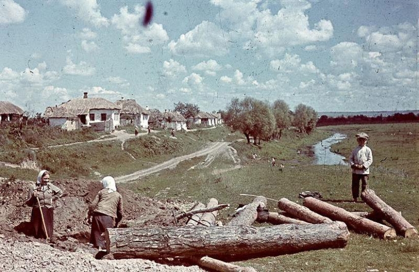 Without the image of the enemy: Photo by a Hungarian war correspondent