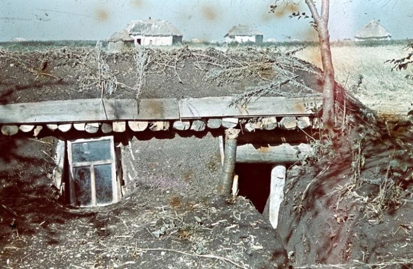 Without the image of the enemy: Photo by a Hungarian war correspondent