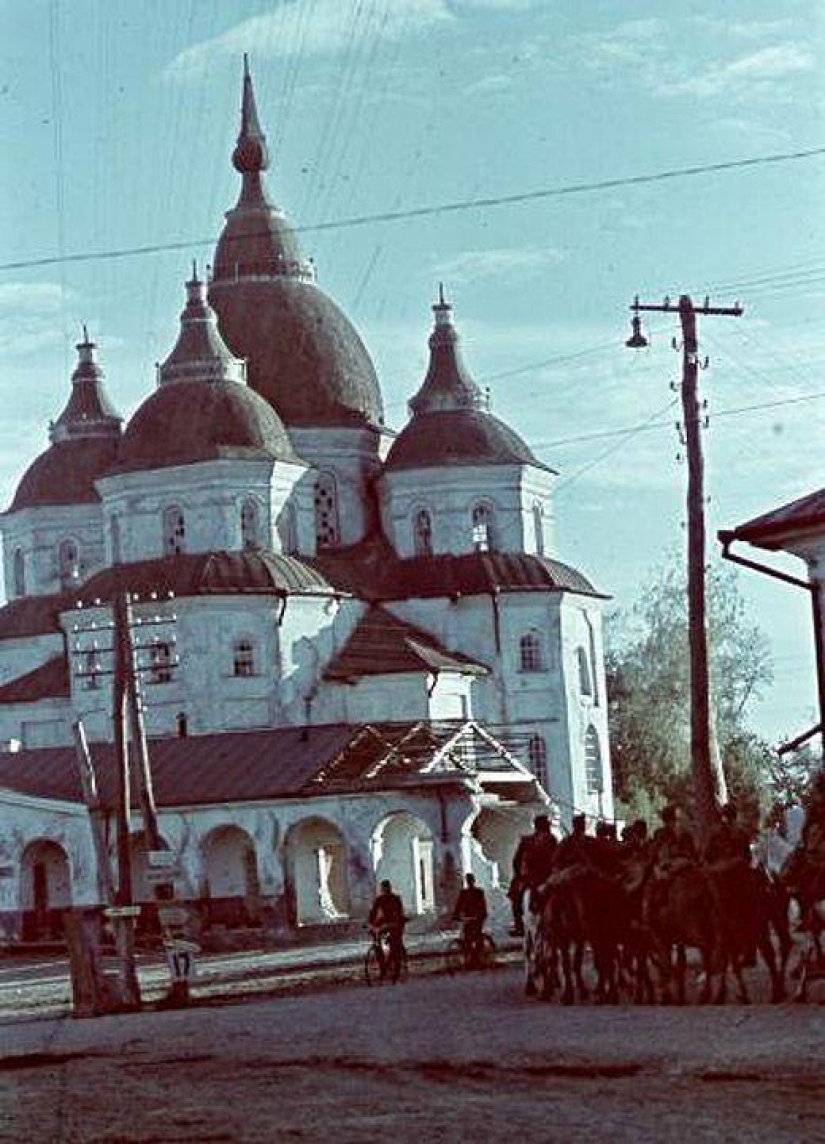 Without the image of the enemy: Photo by a Hungarian war correspondent