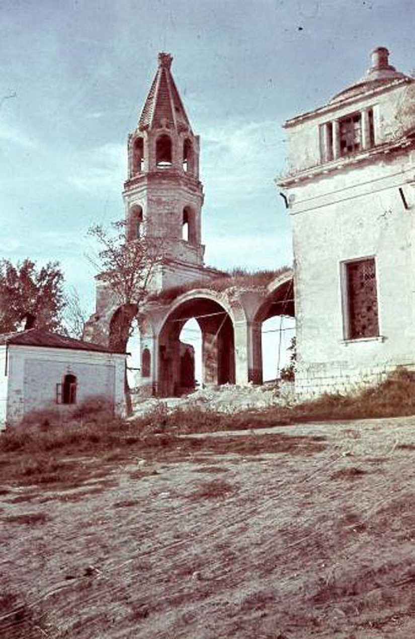 Without the image of the enemy: Photo by a Hungarian war correspondent