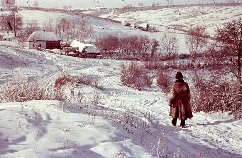 Without the image of the enemy: Photo by a Hungarian war correspondent