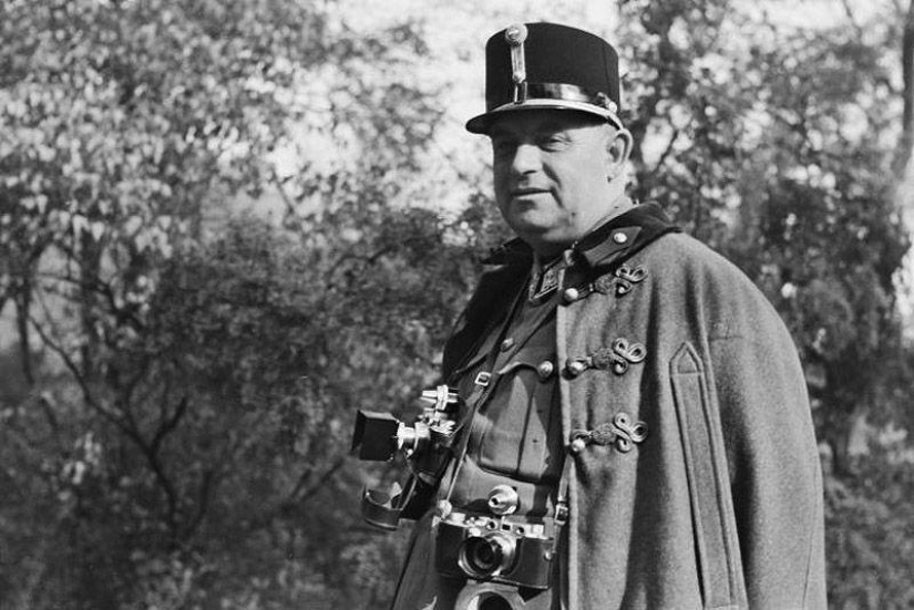 Without the image of the enemy: Photo by a Hungarian war correspondent