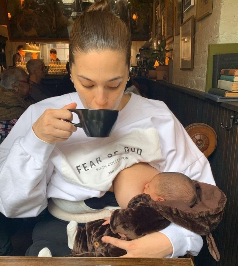 Women who think it's okay to breastfeed in public (10 pics)
