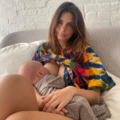 Women who think it's okay to breastfeed in public (10 pics) Women who think it's okay to breastfeed in public (10 pics)