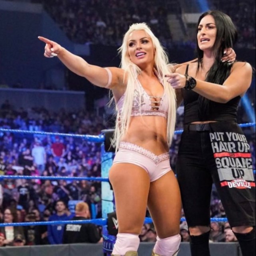 Wrestler and model Amanda Saccomanno — sweetheart hooligan, crush the tables and competitors Wrestler and model Amanda Saccomanno — sweetheart hooligan, crush the tables and competitors