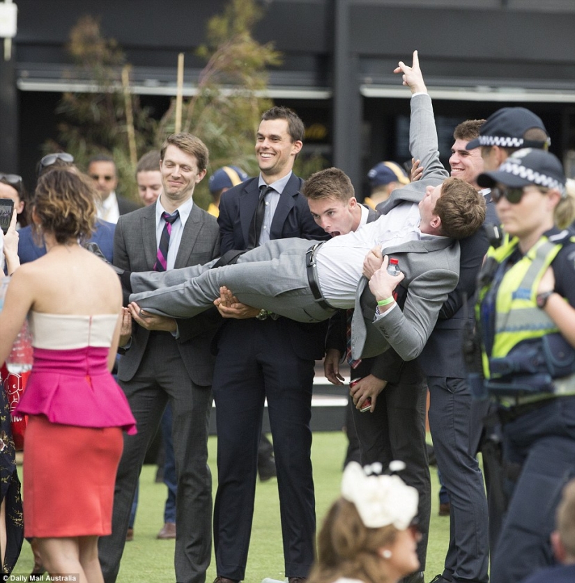 Y así es como se ven las damas y los caballeros en las carreras en Australia
