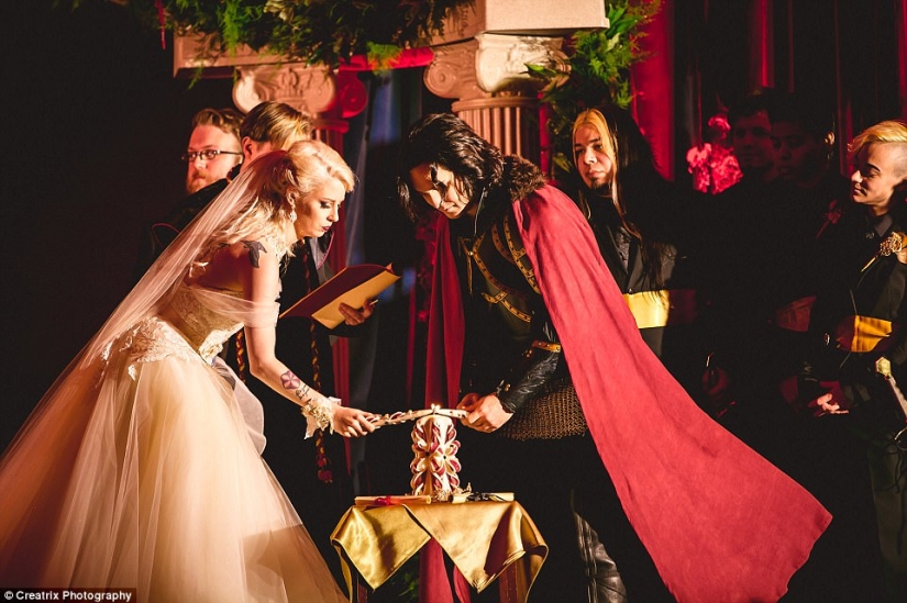 Y la muerte no se separará: una pareja obsesionada con los vampiros organizó una boda por 120 mil dólares