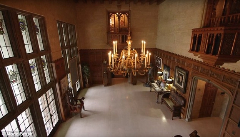 You can’t forbid living richly: what the mansion of the owner of Playboy worth $ 200 million looks like You can’t forbid living richly: what the mansion of the owner of Playboy worth $ 200 million looks like
