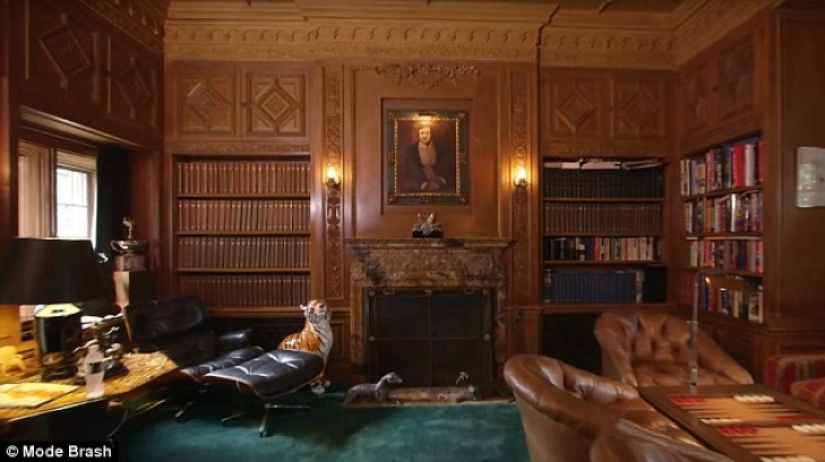 You can’t forbid living richly: what the mansion of the owner of Playboy worth $ 200 million looks like You can’t forbid living richly: what the mansion of the owner of Playboy worth $ 200 million looks like