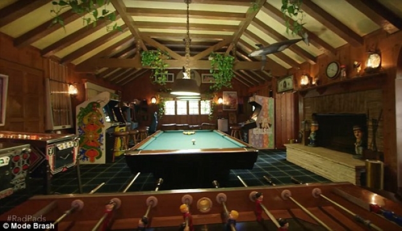 You can’t forbid living richly: what the mansion of the owner of Playboy worth $ 200 million looks like You can’t forbid living richly: what the mansion of the owner of Playboy worth $ 200 million looks like