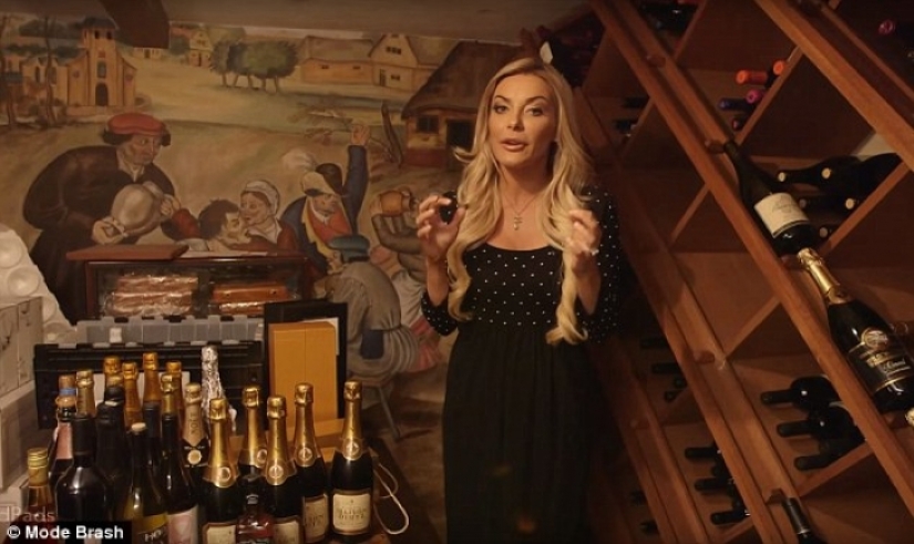 You can’t forbid living richly: what the mansion of the owner of Playboy worth $ 200 million looks like You can’t forbid living richly: what the mansion of the owner of Playboy worth $ 200 million looks like
