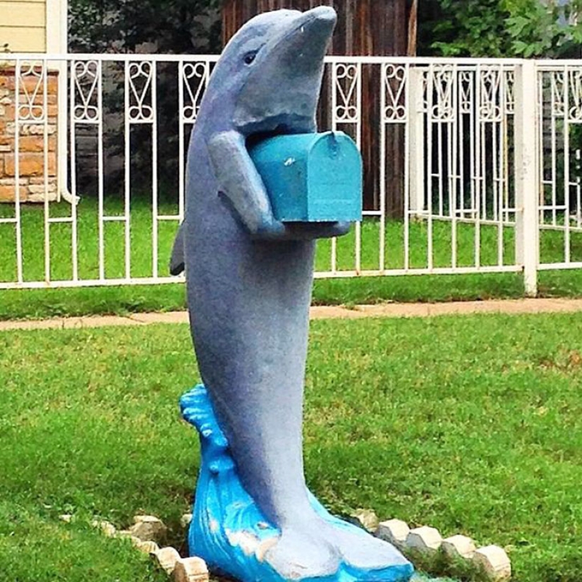 You have a letter: unusual, strange and funny mailboxes