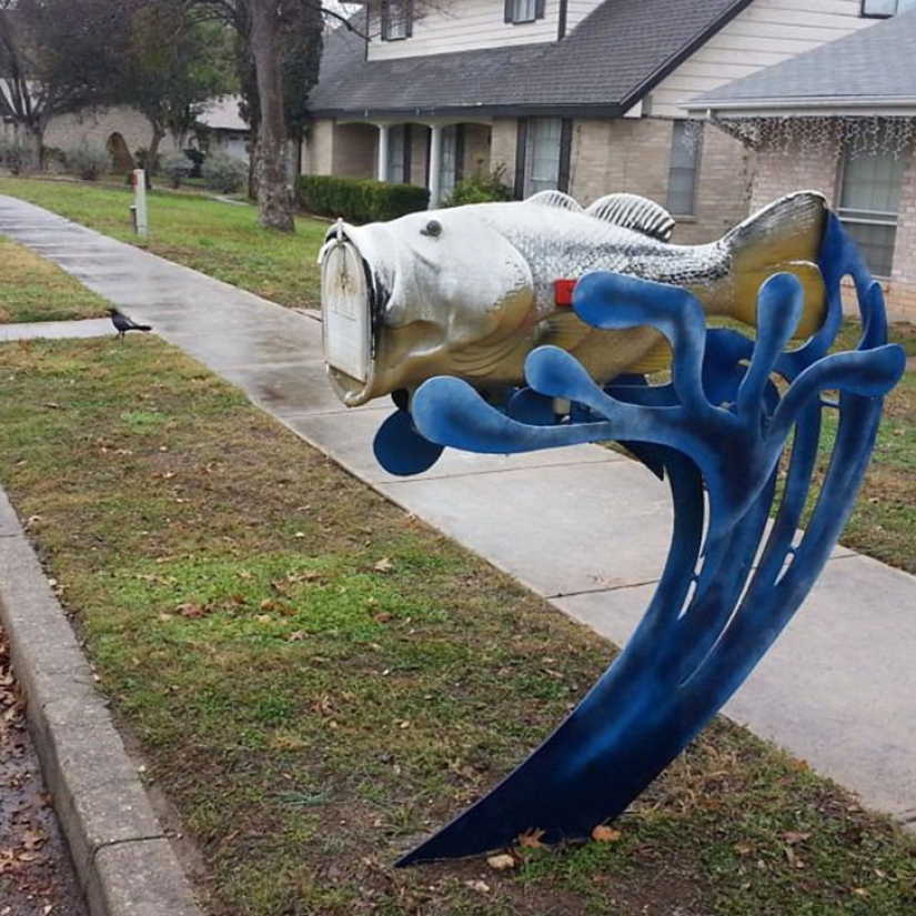 You have a letter: unusual, strange and funny mailboxes