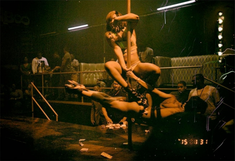 Young love: the culture of striptease and dancehall in Jamaica Young love: the culture of striptease and dancehall in Jamaica