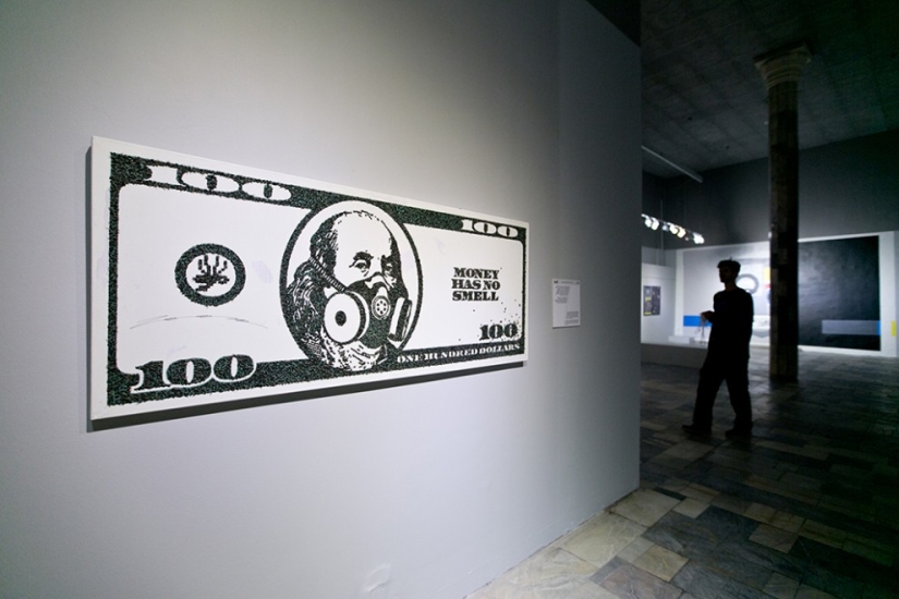 You're free: street artists against imposing products and services on people