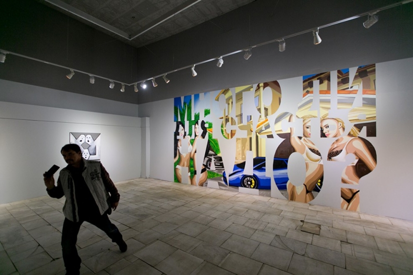 You're free: street artists against imposing products and services on people