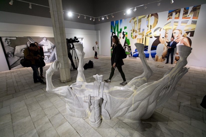 You're free: street artists against imposing products and services on people