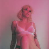 Zee Wisdom: 13 charming photos of extravagant British model Zee Wisdom: 13 charming photos of extravagant British model