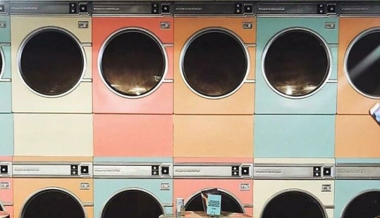 10 Aesthetically Pleasing “Accidental Wes Anderson” Moments People Have Captured In Real Life 10 Aesthetically Pleasing “Accidental Wes Anderson” Moments People Have Captured In Real Life