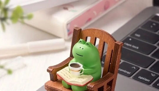 10 Cool Artsy Gifts That’ll Win You ‘Friend Of The Year’ Award