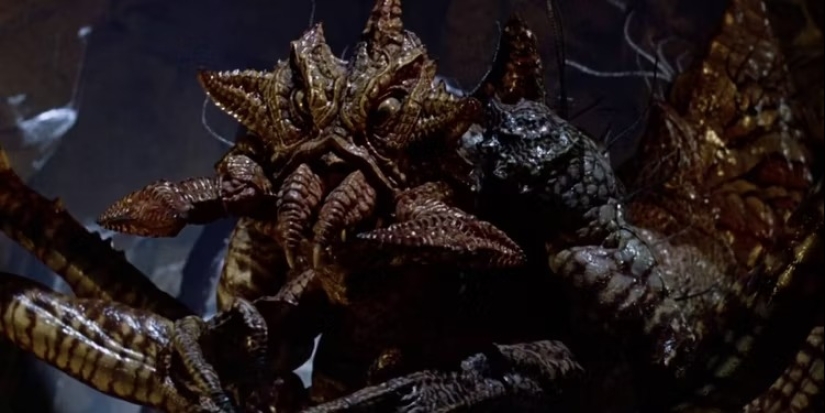 10 Monster Reveals That Completely Ruined Horror Movies 10 Monster Reveals That Completely Ruined Horror Movies