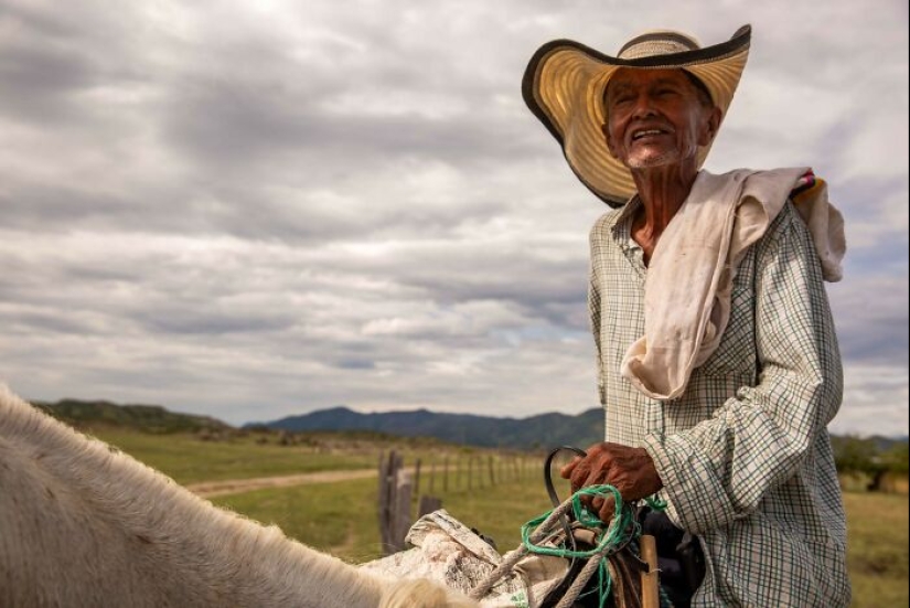 10 Photos That Tell A Story About Tragic Events And Different Cultures Captured By Antonio Cascio 10 Photos That Tell A Story About Tragic Events And Different Cultures Captured By Antonio Cascio
