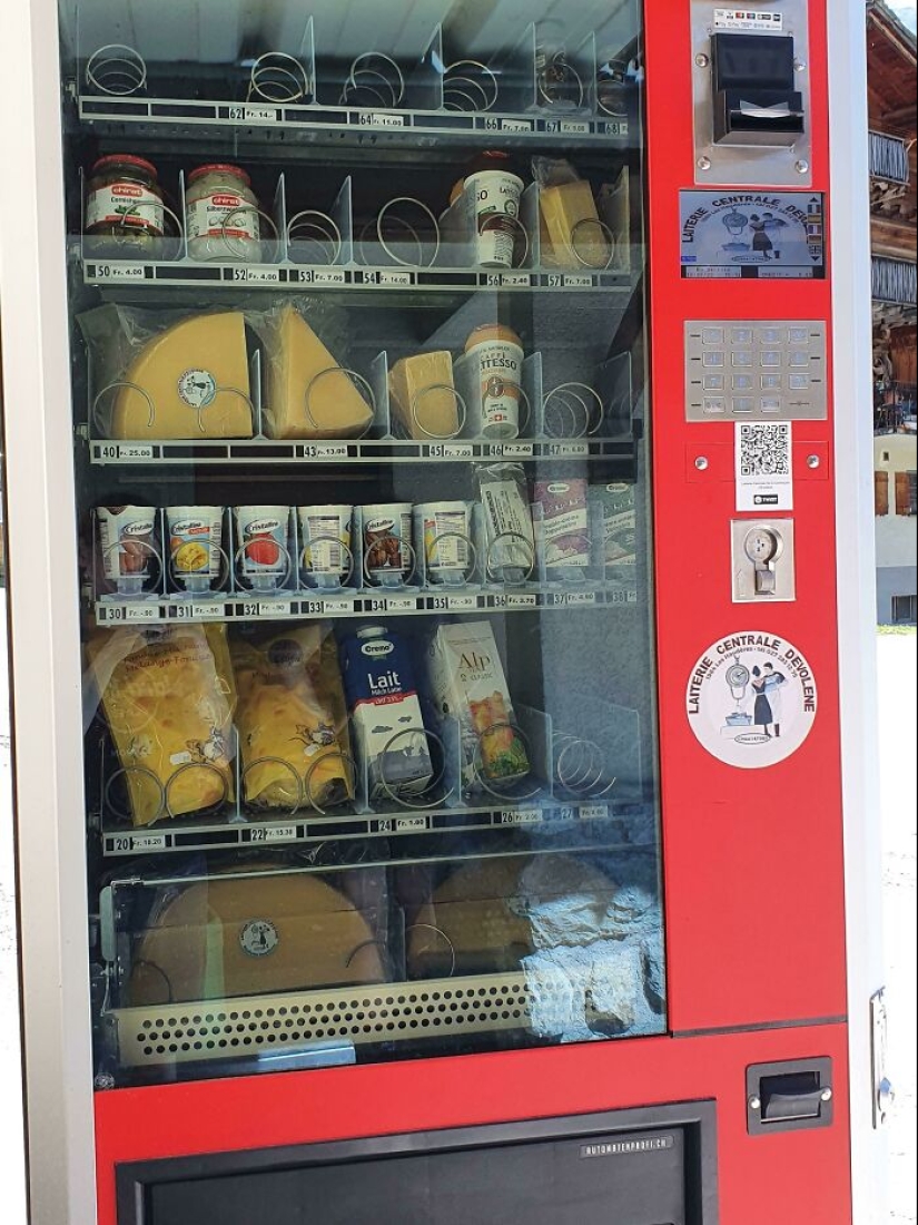 10 Times People Came Across An Unusual Vending Machine And Just Had To Share It