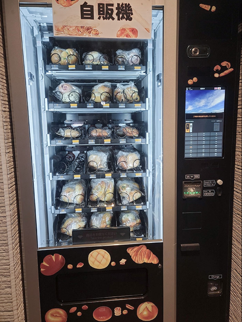 10 Times People Came Across An Unusual Vending Machine And Just Had To Share It