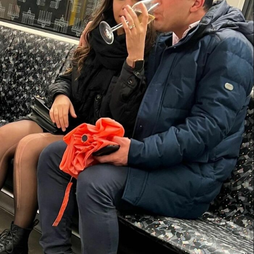 10 Times People Had To Look Twice To Understand What They Were Seeing On The Berlin Subway