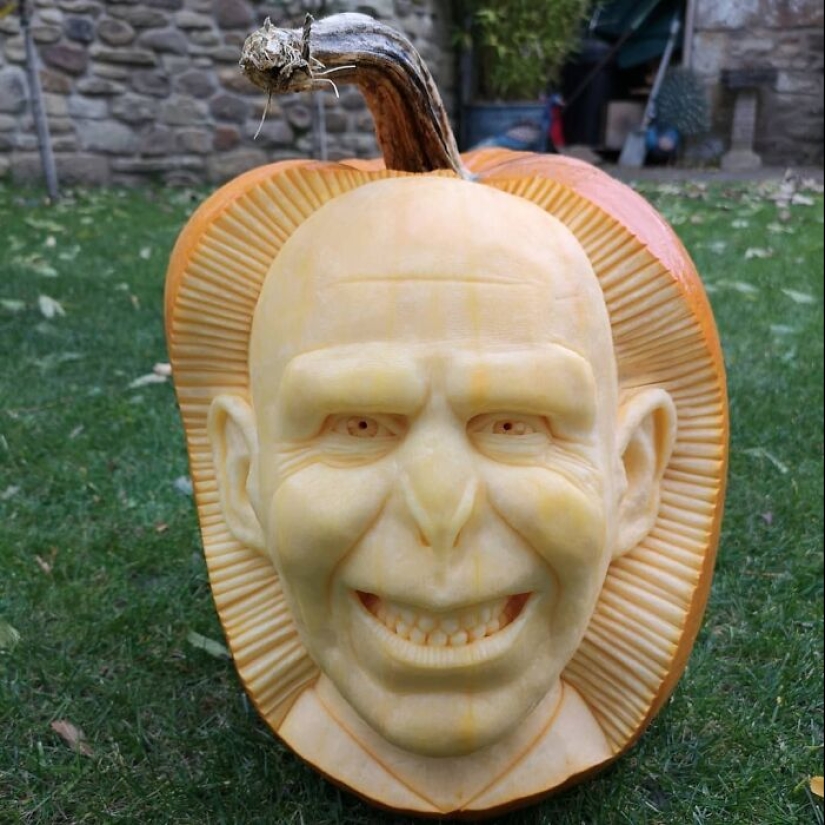 10 Times People Took Halloween Pumpkin Carving To A Whole New Level 10 Times People Took Halloween Pumpkin Carving To A Whole New Level