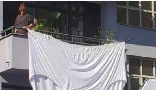 13 Cursed Images That Get Weirder The More You Scroll, As Shared On This Instagram Account