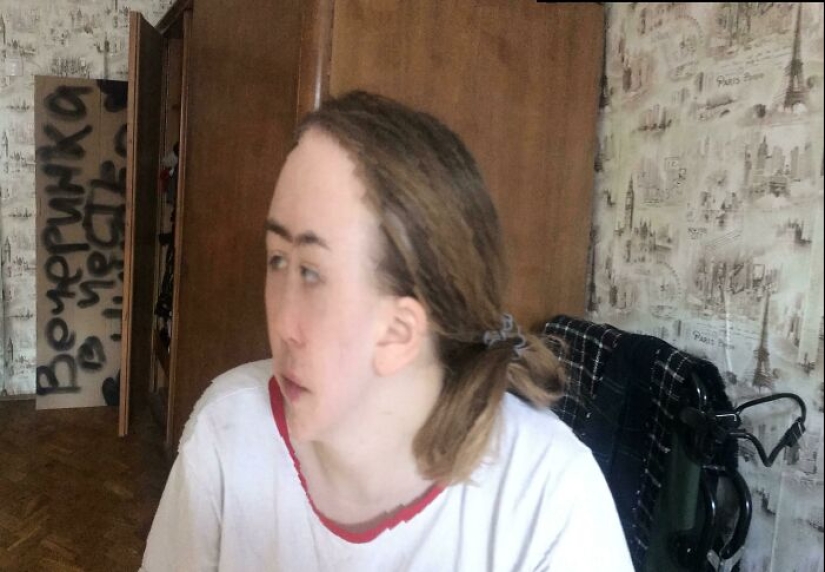 14 Times People Tried To Take Panoramic Pics But Captured Glitches In The Matrix Instead