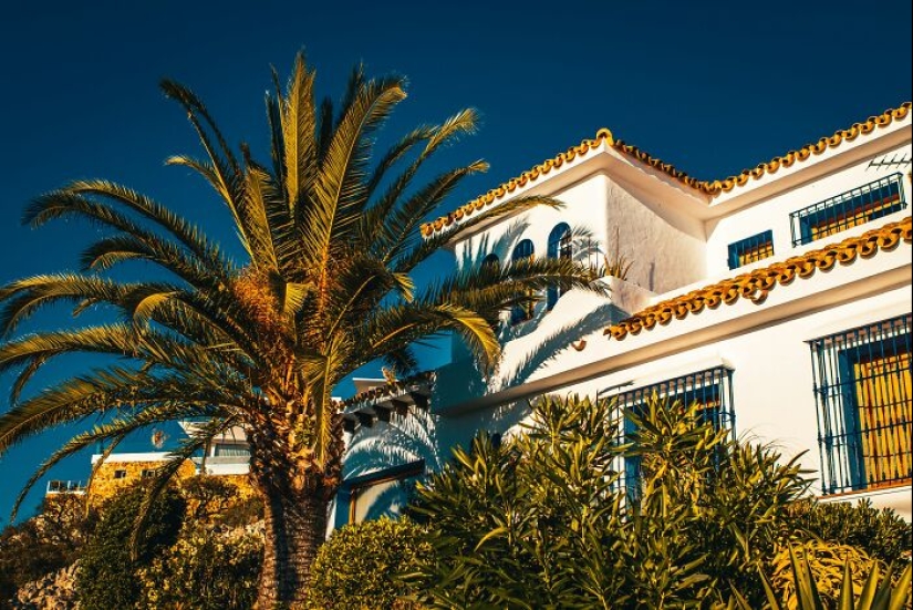 15 Signs That Scream Someone Grew Up Rich, As Pointed Out By Folks Online