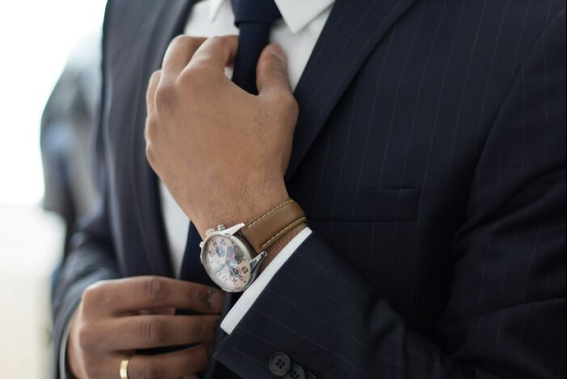 15 Signs That Scream Someone Grew Up Rich, As Pointed Out By Folks Online