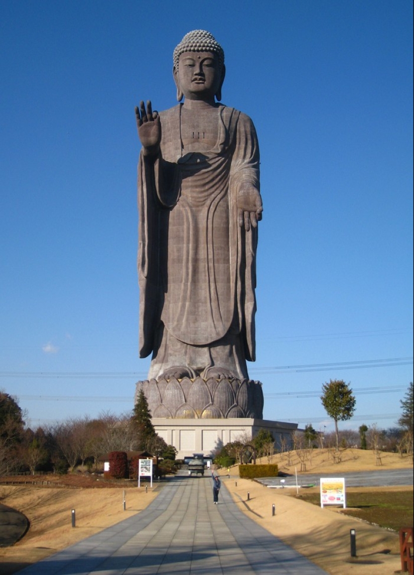15 tallest and grandest statues 15 tallest and grandest statues