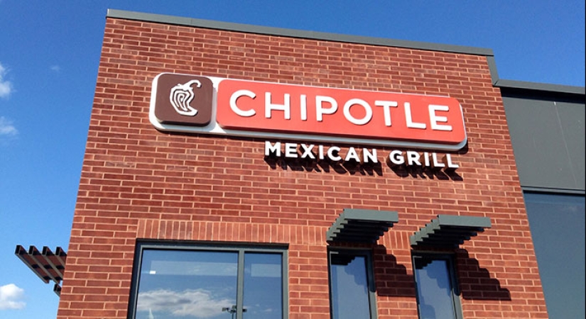 16 Fast Food Restaurant Employees Point Out Things To Never Order