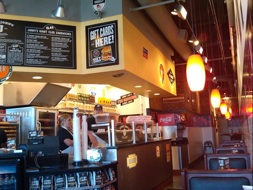 16 Fast Food Restaurant Employees Point Out Things To Never Order