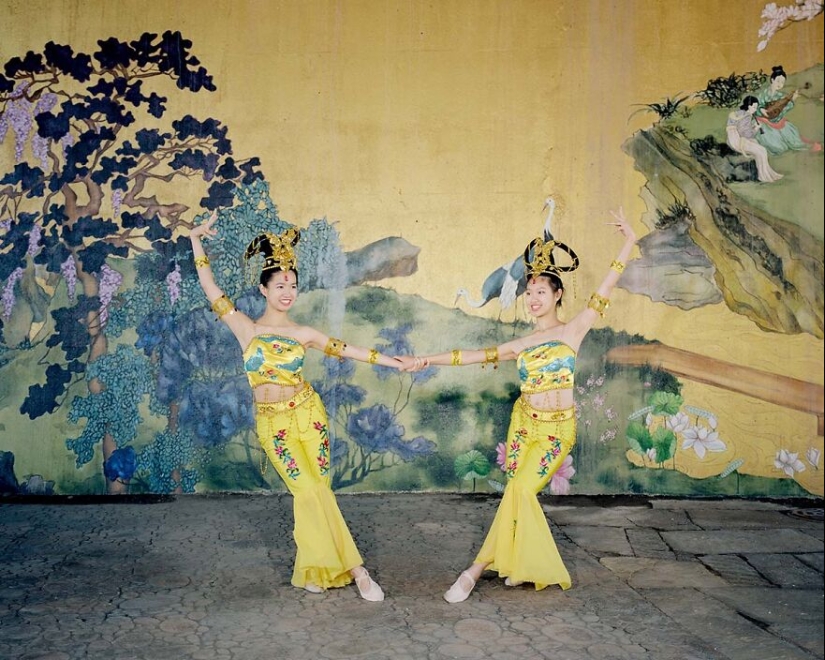 16 Striking Photos From AAP Magazine’s 43rd Contest That Celebrate Vibrant Color 16 Striking Photos From AAP Magazine’s 43rd Contest That Celebrate Vibrant Color